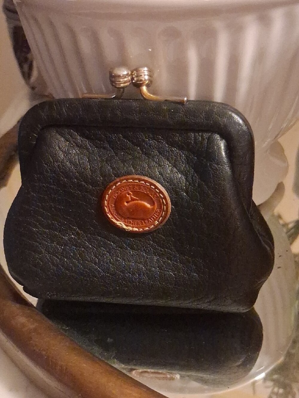 Vintage Dooney & Bourke Black Leather Kiss-Lock Coin Purse with Brown Logo Patch - Picture 3 of 10